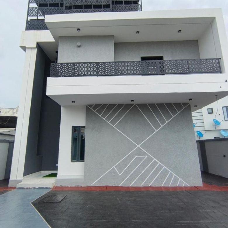 5 Bedroom duplex for sale