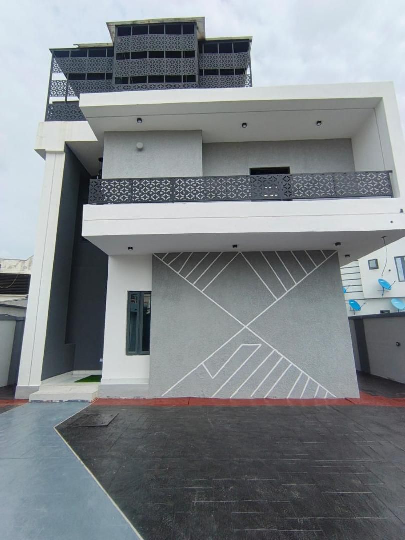 5 Bedroom duplex for sale