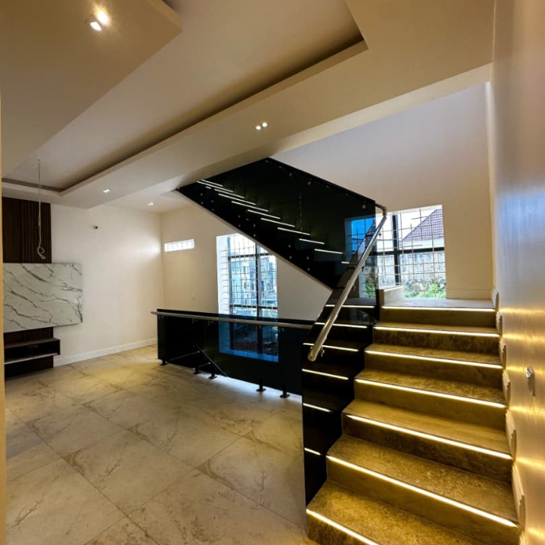 5 Bedroom Duplex for Sale in Guzape