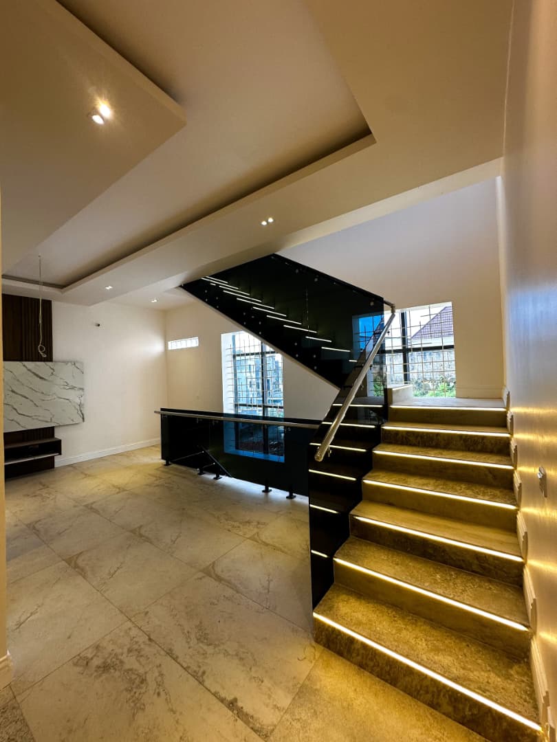 5 Bedroom Duplex for Sale in Guzape