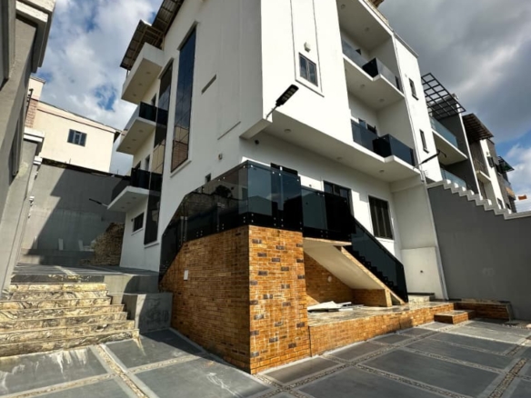 5 Bedroom Duplex for Sale in Guzape