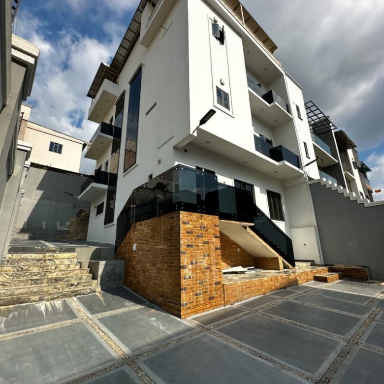 5 Bedroom Duplex for Sale in Guzape