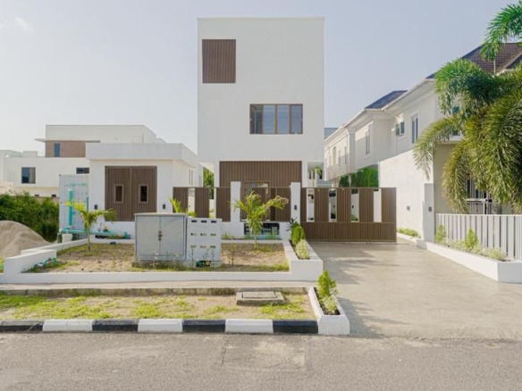 Contemporary 4 Bed Fully Detached and BQ for Rent