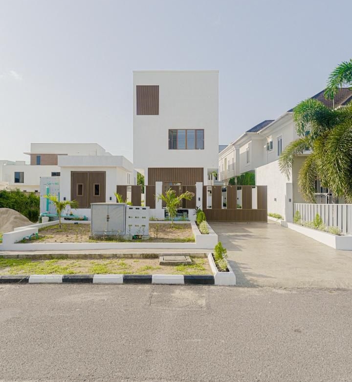 Contemporary 4 Bed Fully Detached and BQ for Rent