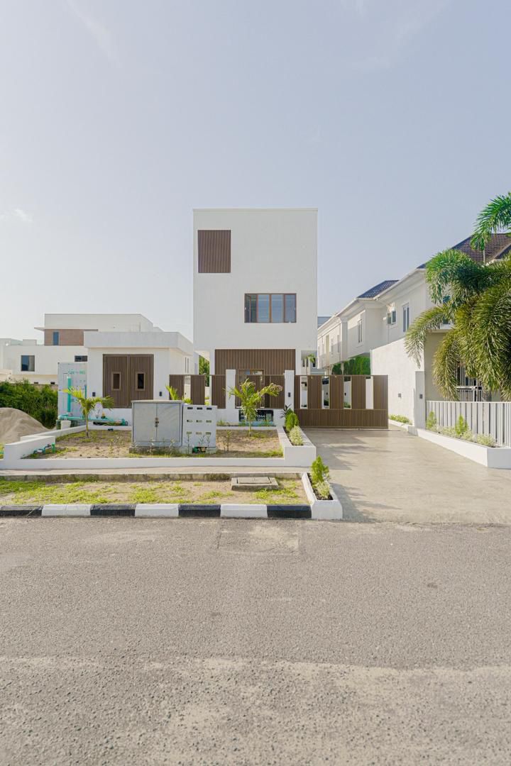 Contemporary 4 Bed Fully Detached and BQ for Rent