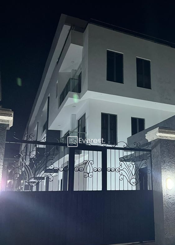 4 Bedroom Terrace TO LET