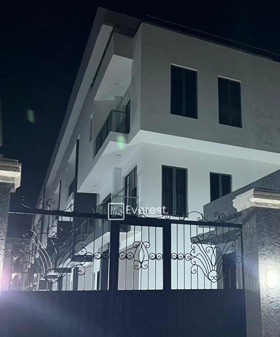 4 Bedroom Terrace TO LET