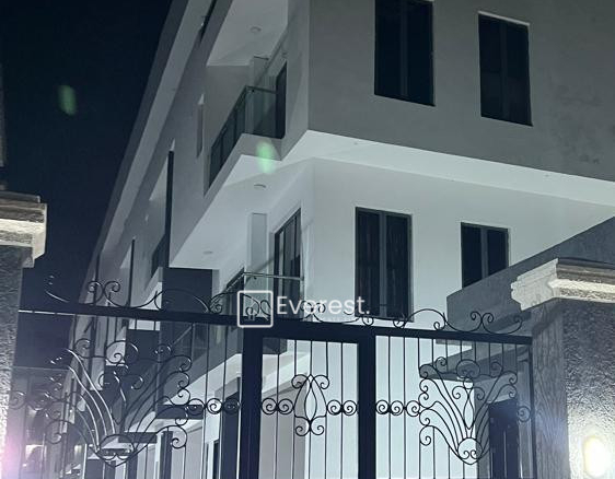 4 Bedroom Terrace TO LET