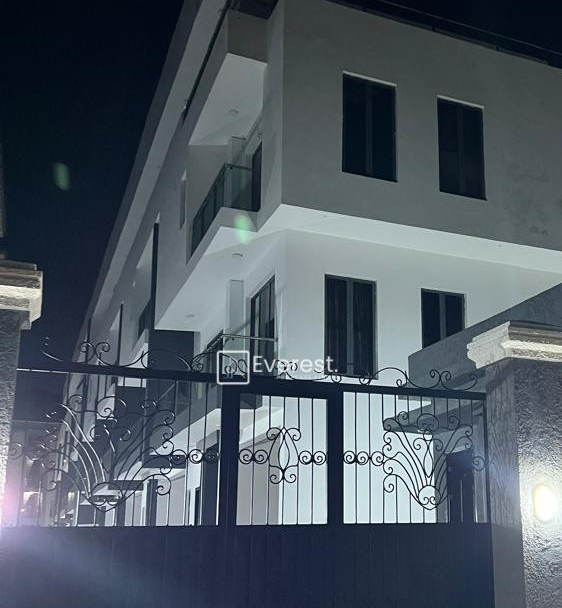 4 Bedroom Terrace TO LET