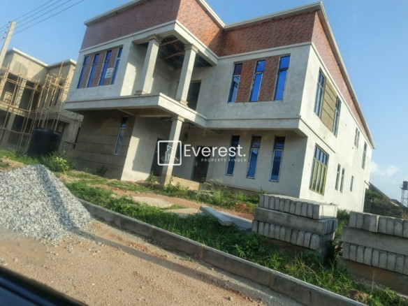 Fully detached 4 bedrooms duplex