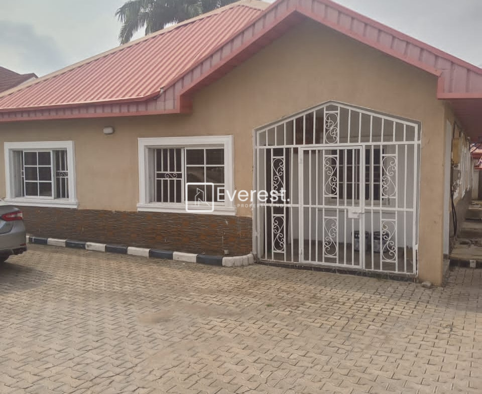 To let 2 bedrooms to let