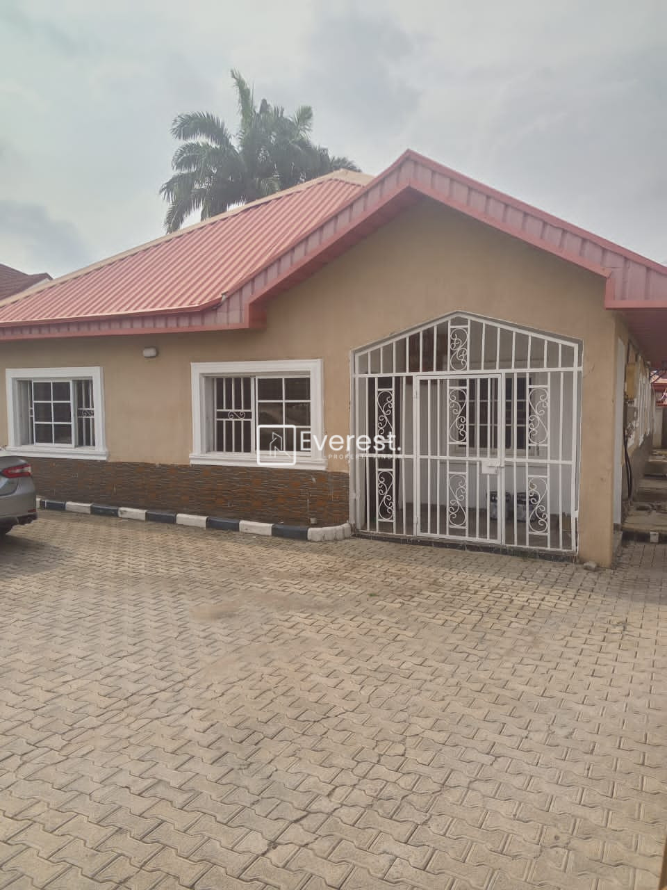 To let 2 bedrooms to let