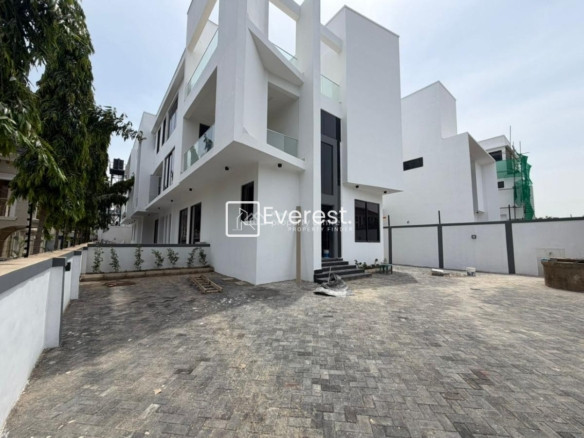 6 bedroom detached duplex for sale