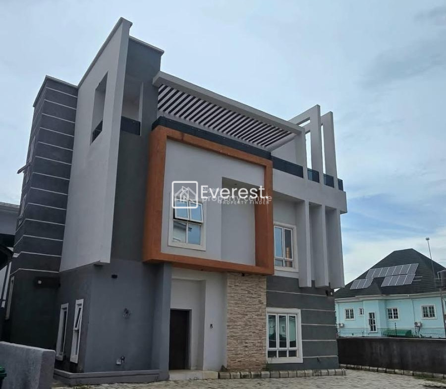 5 BEDROOM DETACHED DUPLEX WITH A BEDROOM BQ FOR SALE