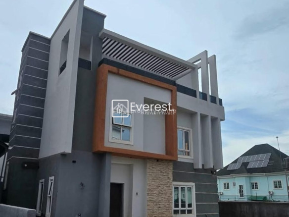 5 BEDROOM DETACHED DUPLEX WITH A BEDROOM BQ FOR SALE
