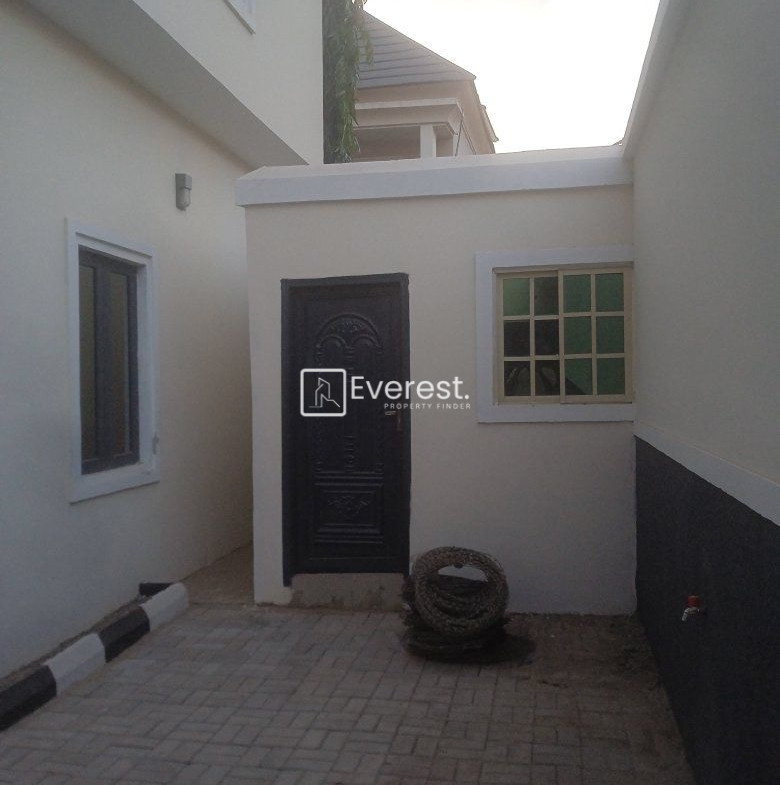 6 Bedroom Duplex for Sale in Kano