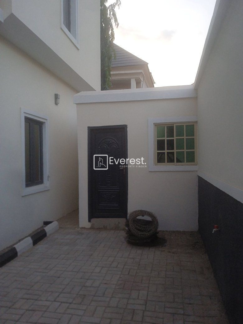 6 Bedroom Duplex for Sale in Kano