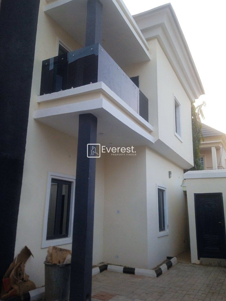 6 Bedroom Duplex for Sale in Kano
