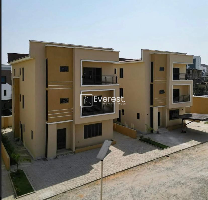 5 Bedroom Detached Duplex