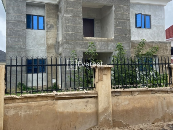 5 BEDROOM FULLY DETACHED DUPLEX