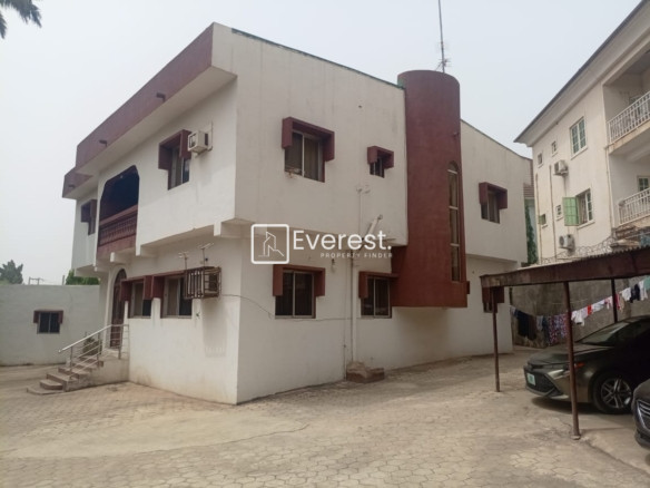 6 BEDROOM FULLY DETACHED DUPLEX WITH A BQ.