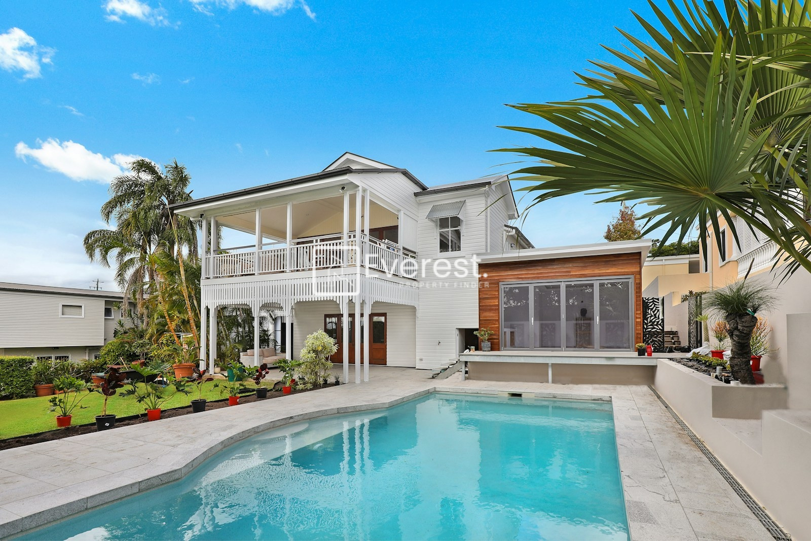 Why Buyers Ignore Some Property Listings Within Seconds