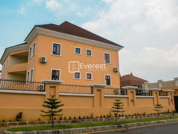 4 Bed Apartment For Sale