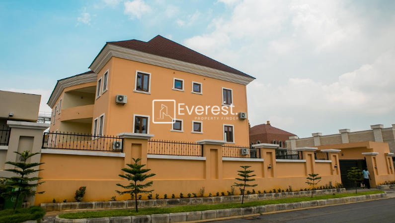 4 Bed Apartment For Sale
