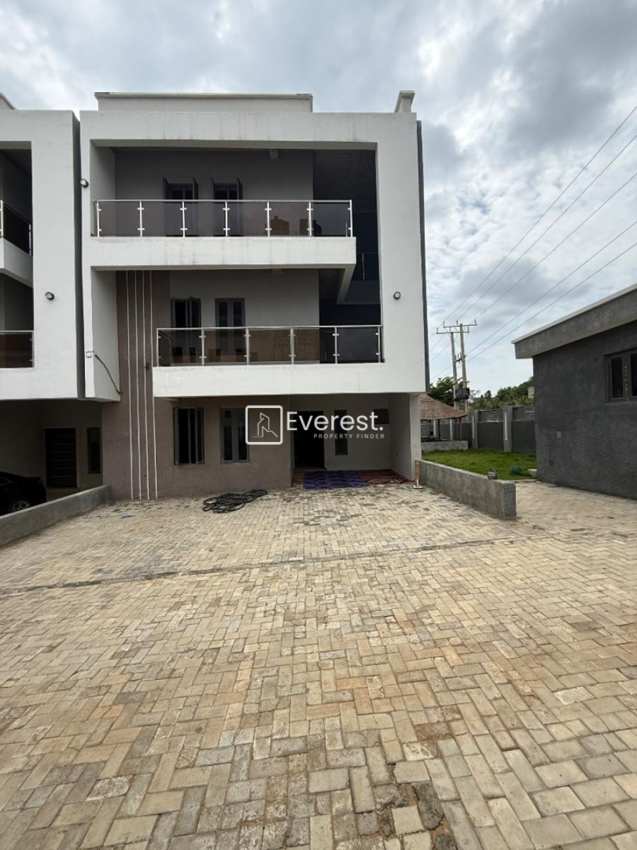 4 bedroom terraced duplex for sale