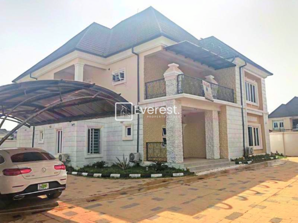 6 bedroom detached duplex