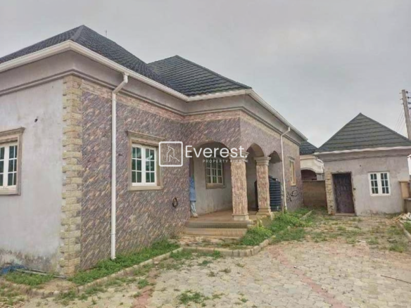 3 Bedroom Fully Detach Bungalow