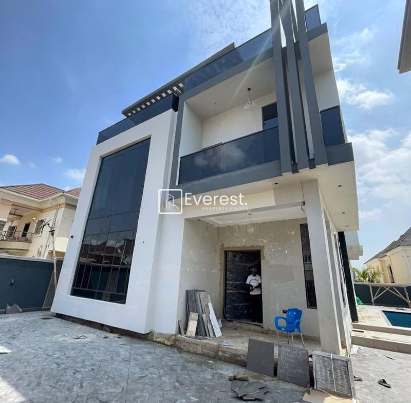 5 bedrooms detached duplex