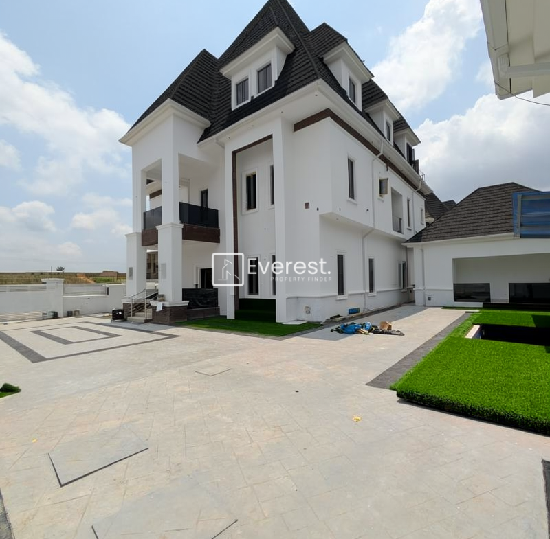 9 Bedroom Mansion With 2 Bq