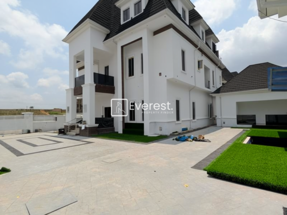 9 Bedroom Mansion With 2 Bq