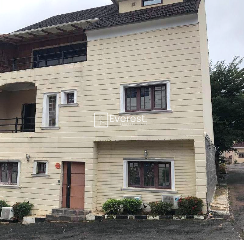 5 Bedrooms Duplex With Bq