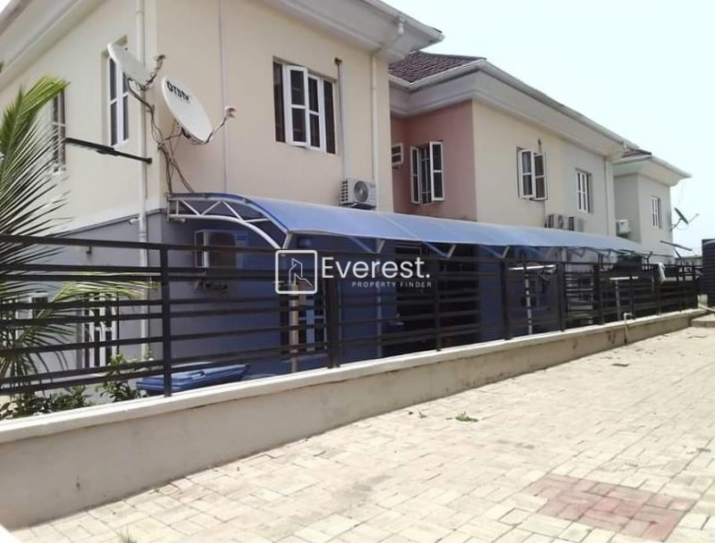 4 bedroom corner piece for sale.