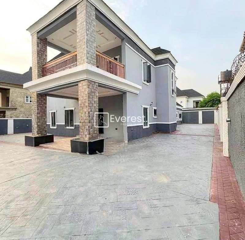4 Bedroom Fully Detach Duplex
